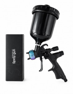 Profesjonalny pistolet lakierniczy EasyTools P3 LVLP z teflonową powłoką i zamontowaną dyszą.